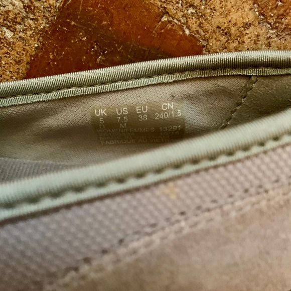 Clarks Shoes Womens Loafers Slip On Flats Grey/Taupe Color SIZE 7.5M - Picture 6 of 9